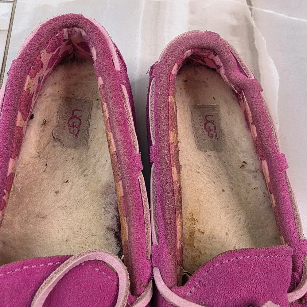 UGG Australia Dakota Magenta Pink Suede Moccasin Slippers 1005595K Kid Size 4 S1